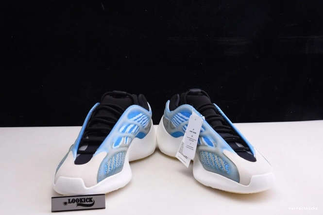 THE YEEZY 700 G54850 GLOW V3 ADIDAS IN DARK 0814